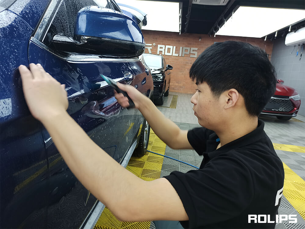 隱形車衣施工的時(shí)候烤膜會(huì)烤壞車漆嗎（1）